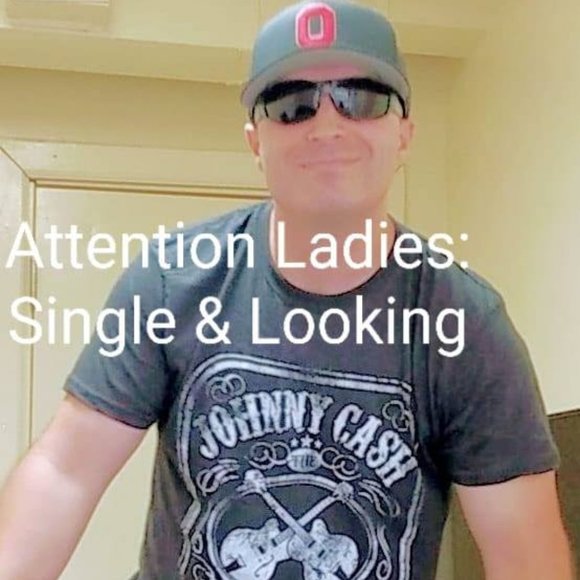 Rumor has it that he's great in bed ... Matthew G. - Picture 5 of 16